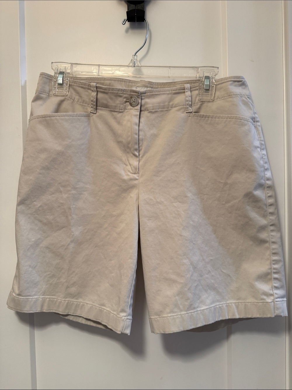 J. Jill Women's Live In Neutral Cream Chino Shorts size 6